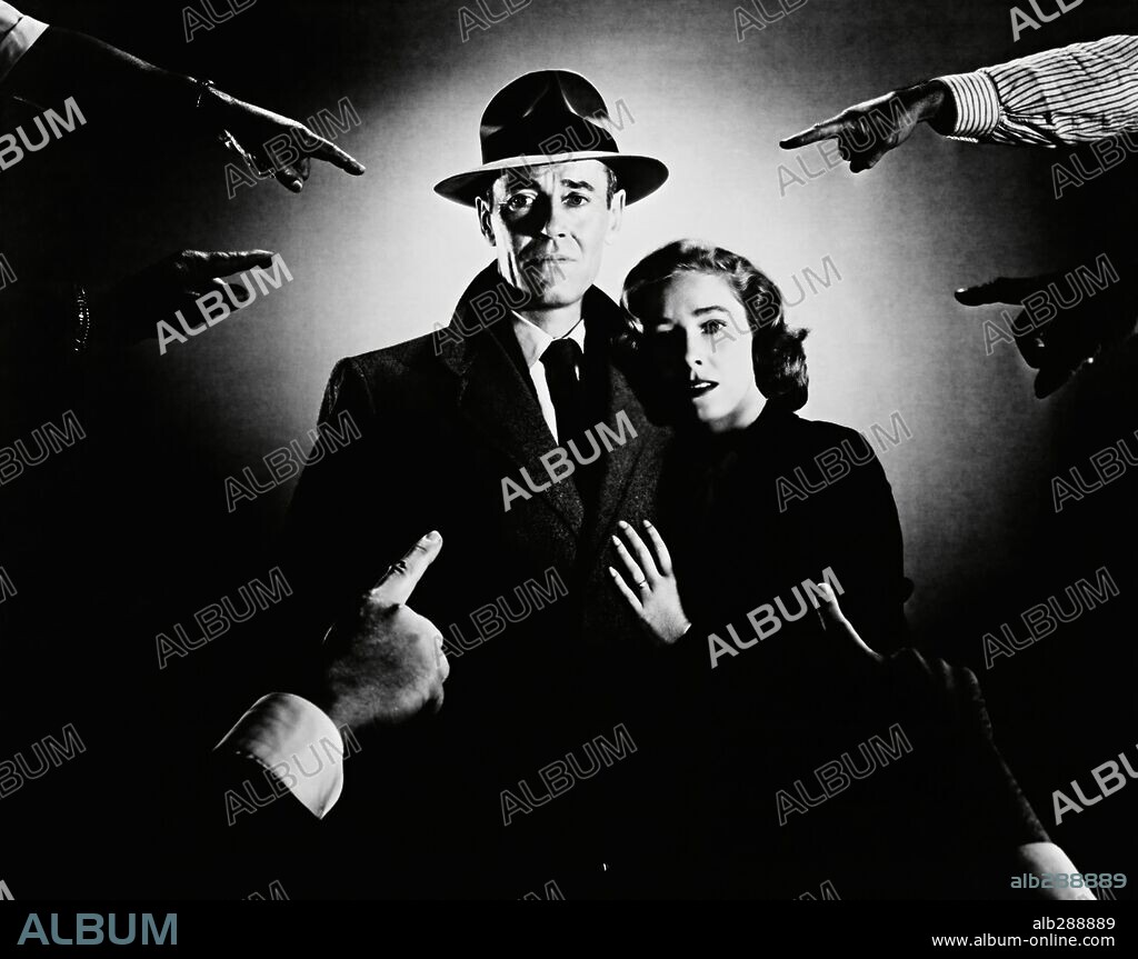 HENRY FONDA y VERA MILES en FALSO CULPABLE, 1956 (THE WRONG MAN), dirigida por ALFRED HITCHCOCK. Copyright WARNER BROTHERS.