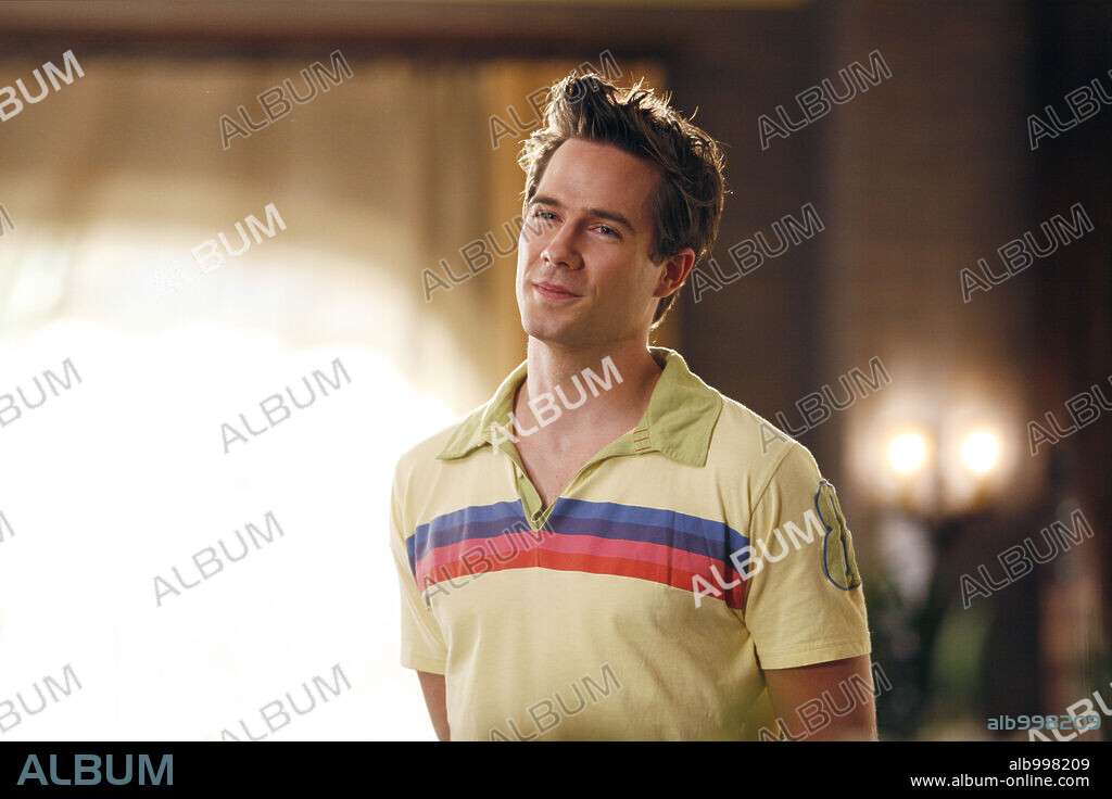 LUKE MACFARLANE in BROTHERS & SISTERS, 2006, directed by KEN OLIN. Copyright TOUCHSTONE TELEVISION.