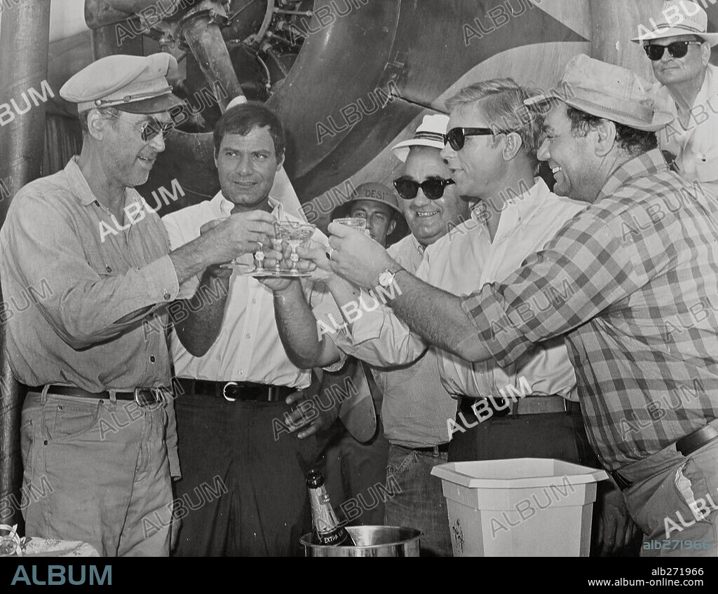 CHRISTIAN MARQUAND, ERNEST BORGNINE, HARDY KRUGER, JAMES STEWART and ROBERT ALDRICH in THE FLIGHT OF THE PHOENIX, 1965, directed by ROBERT ALDRICH. Copyright 20TH CENTURY FOX.