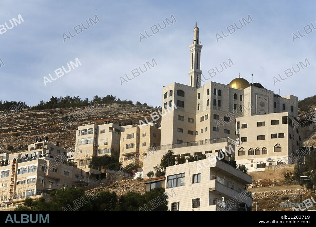 Buildings and mosque in Nablus city, West Bank, Palestinian Territories, Middle East.
