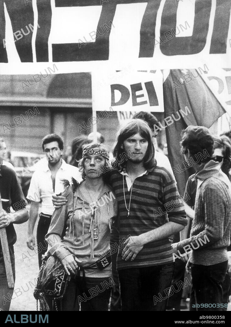Rome 1969, American hippies, manifestation against Richard Nixon in Italy.