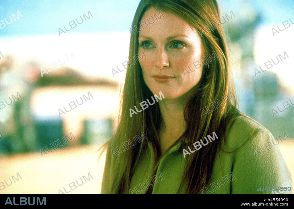 JULIANNE MOORE en EVOLUTION, 2001, dirigida por IVAN REITMAN. Copyright COLUMBIA PICTURES/DREAMWORKS PICTURES.
