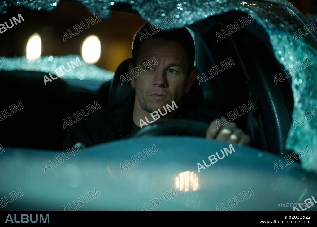 MARK WAHLBERG en TRAMA, LA [BROKEN CITY], 2013 (BROKEN CITY), dirigida por ALLEN HUGHES. Copyright NEW REGENCY PICTURES.