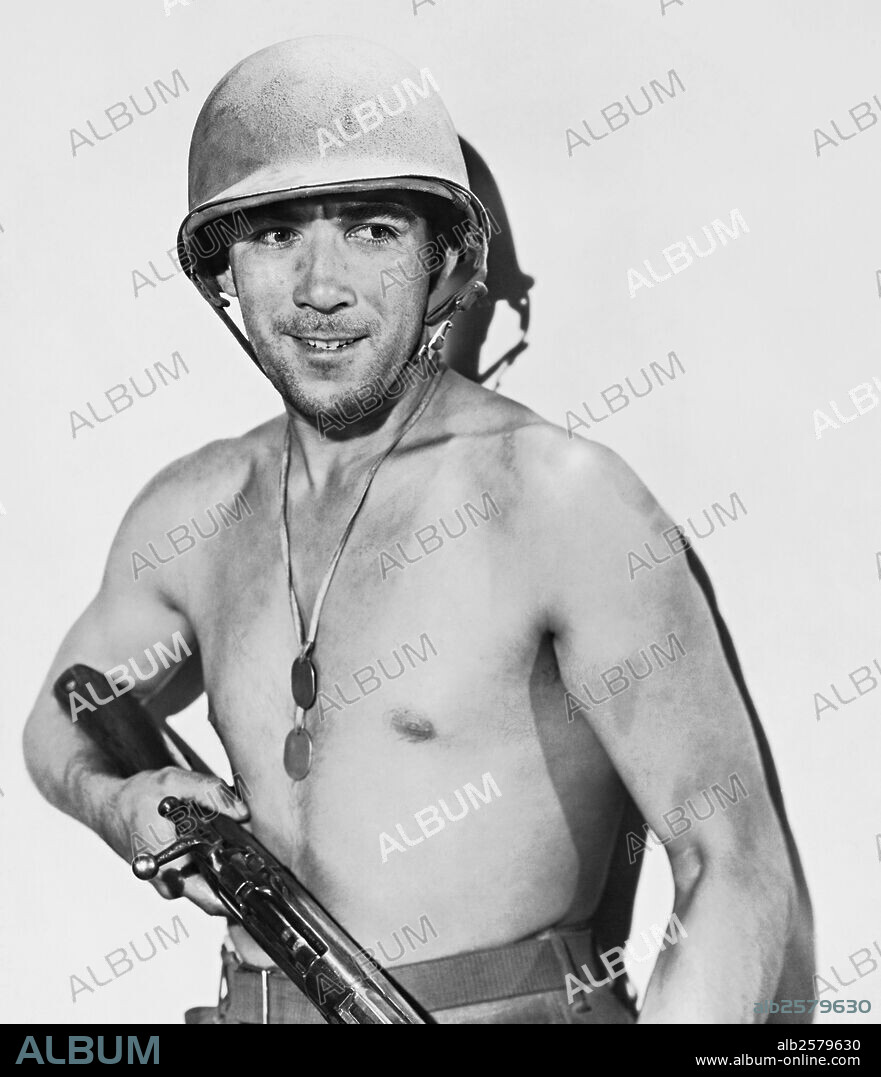 ANTHONY QUINN en GUADALCANAL, 1943 (GUADALCANAL DIARY), dirigida por LEWIS SEILER. Copyright 20TH CENTURY FOX.