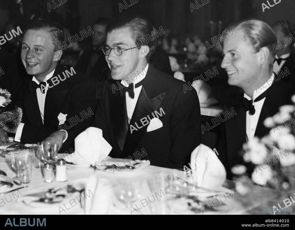 ARKIV STOCKHOLM 19381015.. Count Carl Johan Bernadotte uncle of King Carl Gustaf of Sweden (centered) durinf a student evening with the Duke of d`Otrante (left), prins Carl Johan Bernadotte and Mr Rudebeck (right).. Foto: DN / SCANPIX / Kod: 192. **SVD OUT**.
