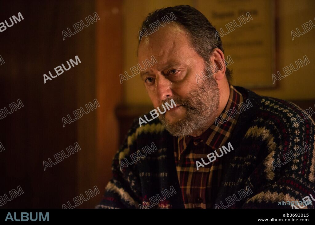 JEAN RENO en LA CHICA EN LA NIEBLA, 2017 (LA RAGAZZA NELLA NEBBIA), dirigida por DONATO CARRISI. Copyright COLORADO FILM PRODUCTION/MEDUSA FILM.
