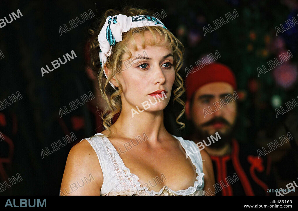 CECILE DE FRANCE in 2004AROUND THE WORLD IN 80 DAYS, 2004 (AROUND THE WORLD IN 80 DAYS), directed by FRANK CORACI. Copyright BUENA VISTA / APPLEBY, DAVID.