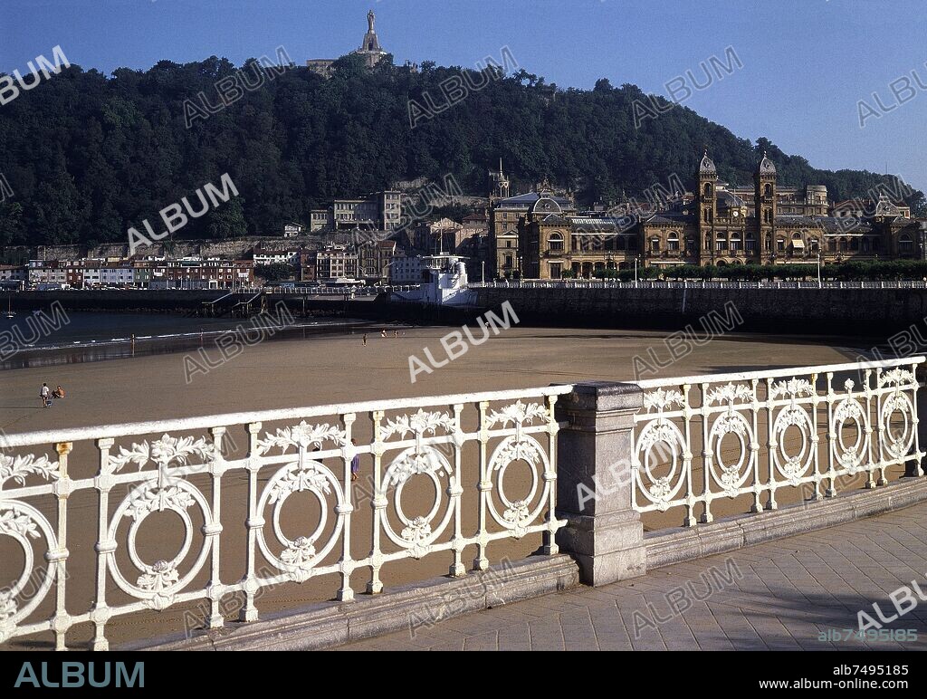 PASEO DE LA COCHA - BARANDILLA Y EL CASCO VIEJO - FOTO AÑOS 80.