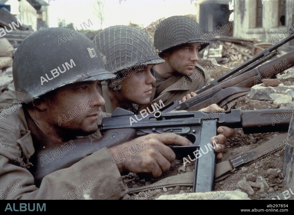 EDWARD BURNS, MATT DAMON and TOM HANKS in SAVING PRIVATE RYAN, 1998, directed by STEVEN SPIELBERG. Copyright DREAMWORKS.