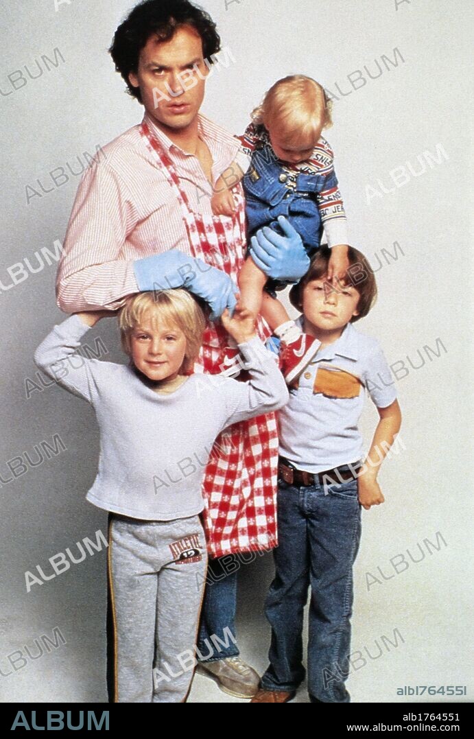 LAS LOCAS PERIPECIAS DE UN SEÑOR MAMA, 1983 (MR. MOM), dirigida por STAN DRAGOTI. Copyright SHERWOOD PRODUCTIONS/AARON SPELLING PRODUCTION.