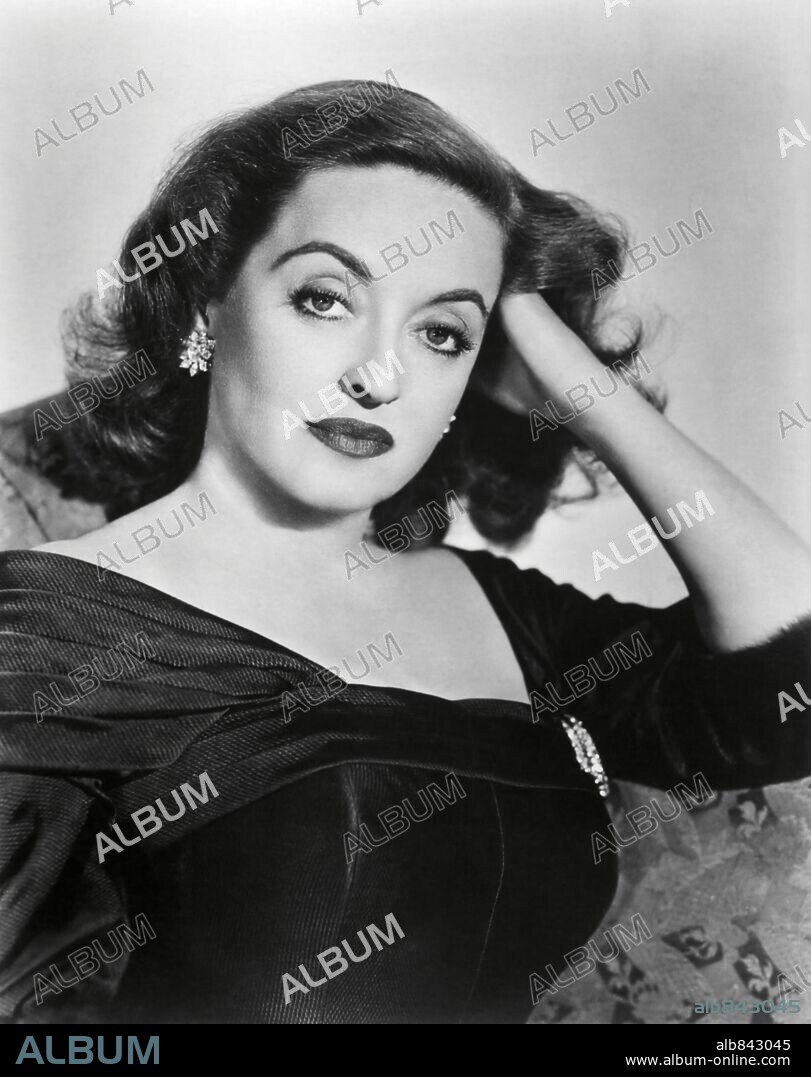 BETTE DAVIS en EVA AL DESNUDO, 1950 (ALL ABOUT EVE), dirigida por JOSEPH L. MANKIEWICZ. Copyright 20TH CENTURY FOX.
