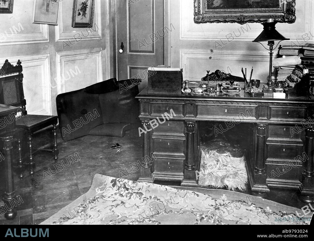 October 1910. Doctor Bombarda's office, after his assassination by Lieutenant Rebello. The murder gun on the ground.