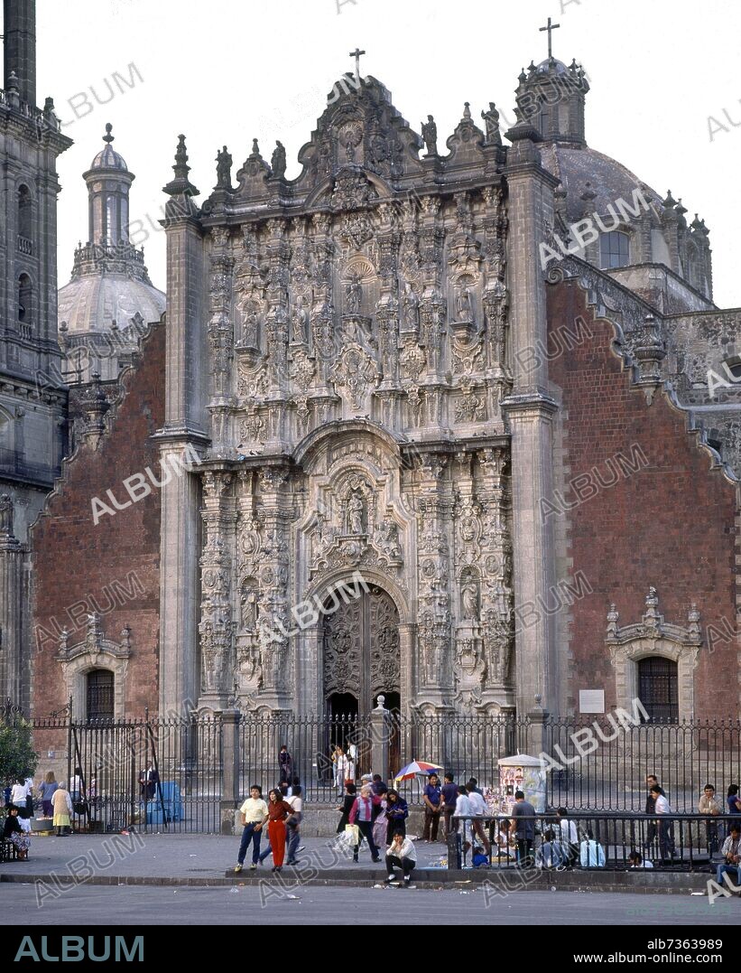 LORENZO RODRIGUEZ (1701-1774). EXTERIOR-FACHADA BARROCA DE LOS APOSTOLES - FOTO AÑOS 90.