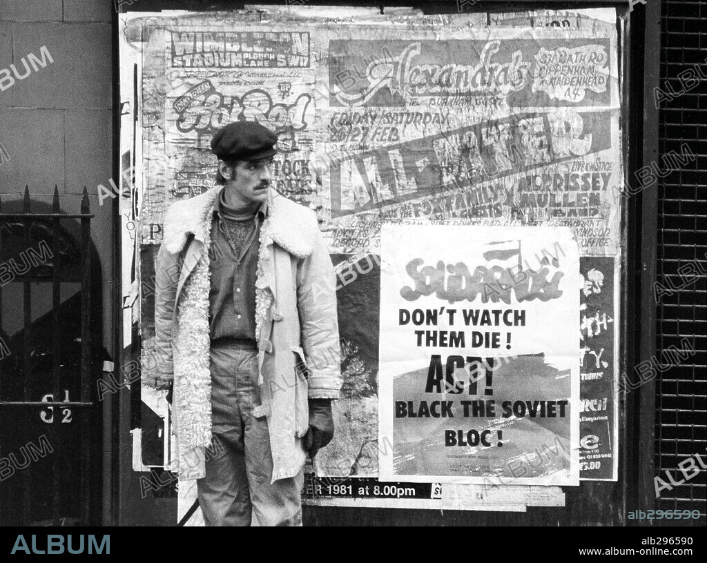 JEREMY IRONS in MOONLIGHTING, 1982, directed by JERZY SKOLIMOWSKI. Copyright UNIVERSAL CLASSICS.