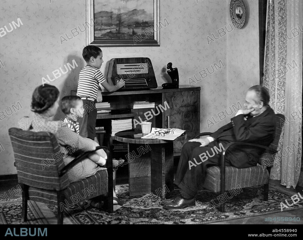 Family listening radio. 1950.
