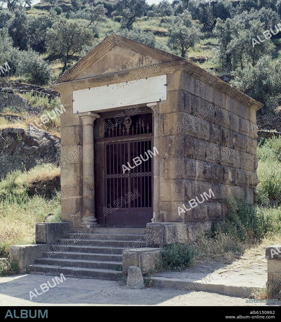 CAYO JULIO LACER (S II). TEMPLO ROMANO SITUADO A LOS PIES DEL PUENTE DE ALCANTARA - SIGLO II.