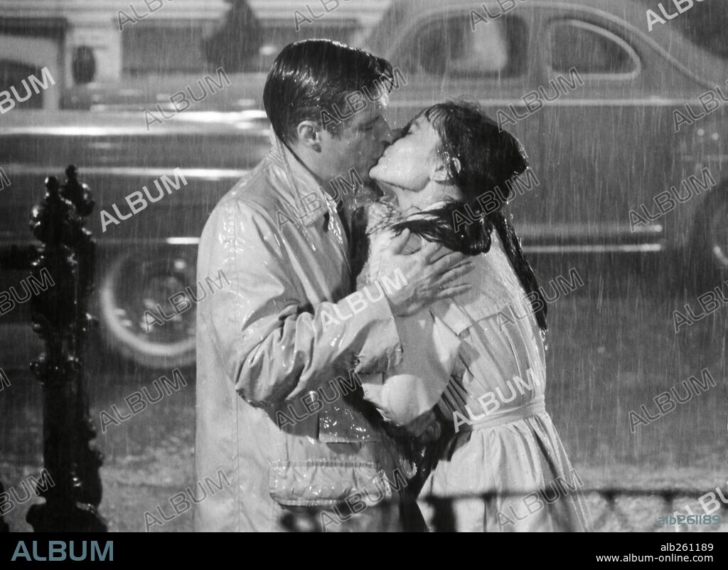 AUDREY HEPBURN y GEORGE PEPPARD en DESAYUNO CON DIAMANTES, 1961 (BREAKFAST AT TIFFANY'S), dirigida por BLAKE EDWARDS. Copyright PARAMOUNT PICTURES.