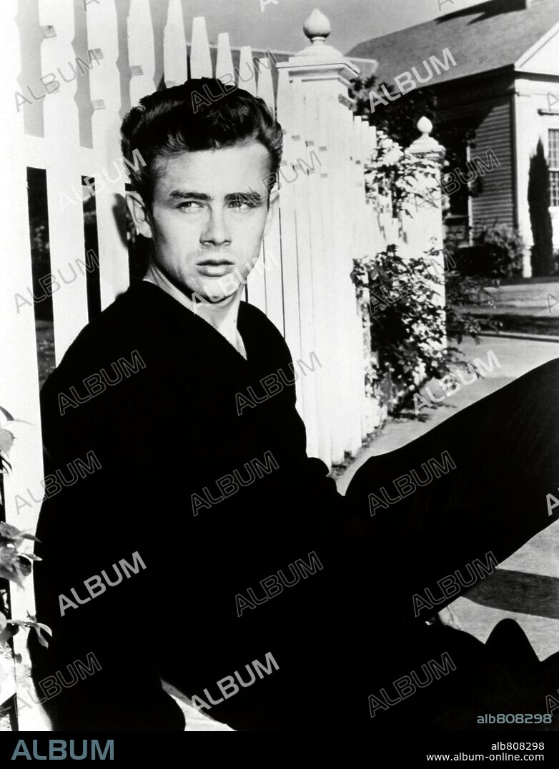 JAMES DEAN en AL ESTE DEL EDÉN, 1955 (EAST OF EDEN), dirigida por ELIA KAZAN. Copyright WARNER BROTHERS.