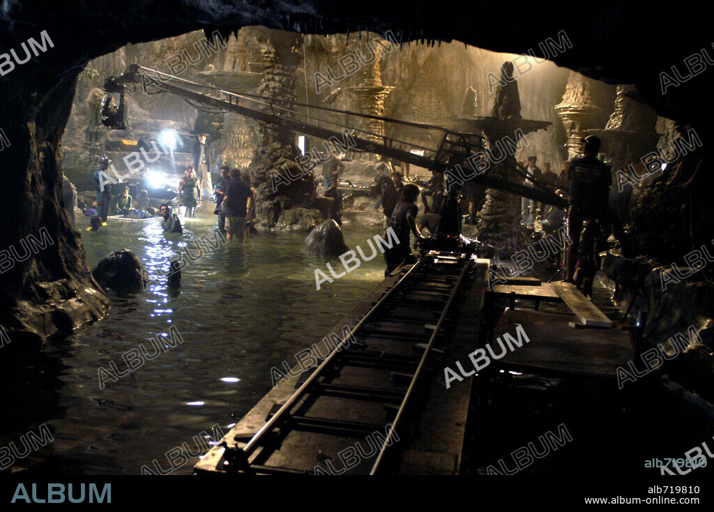 LA CAVERNA MALDITA, 2005 (THE CAVE), dirigida por BRUCE HUNT. Copyright COLUMBIA TRISTAR / AELENEI, COS.