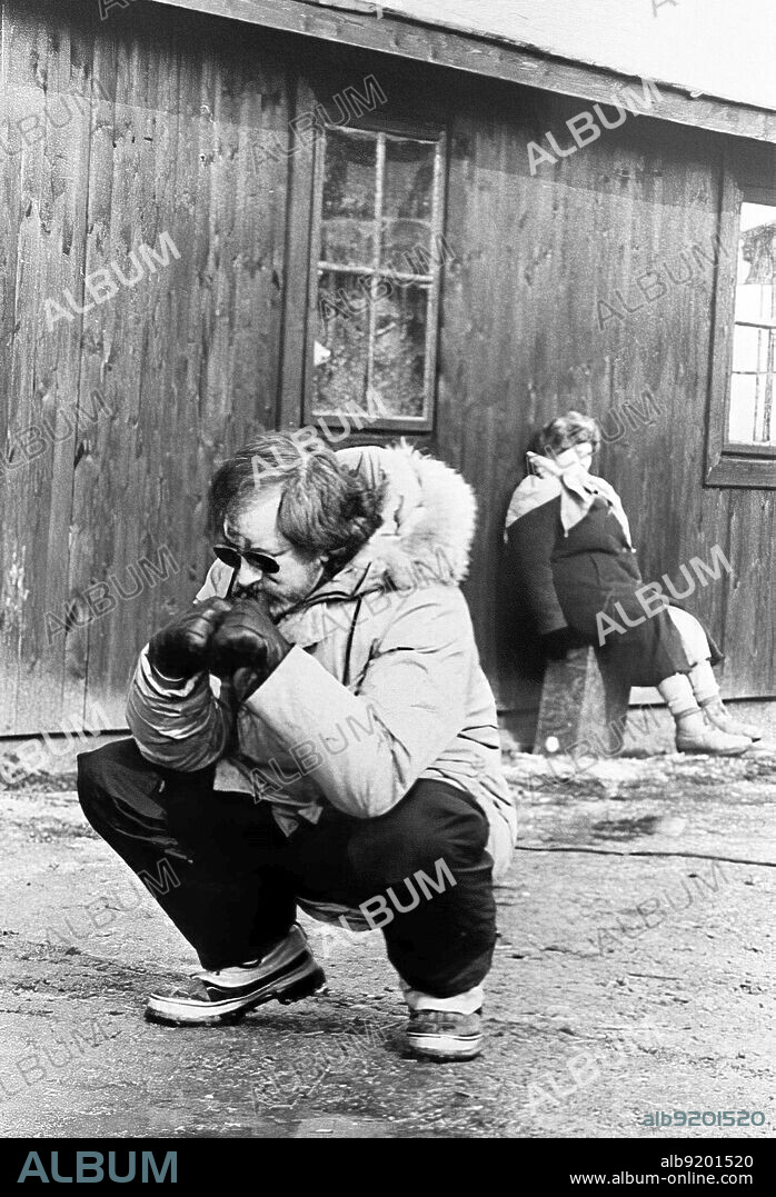 STEVEN SPIELBERG en LA LISTA DE SCHINDLER, 1993 (SCHINDLER'S LIST), dirigida por STEVEN SPIELBERG. Copyright UNIVERSAL PICTURES.