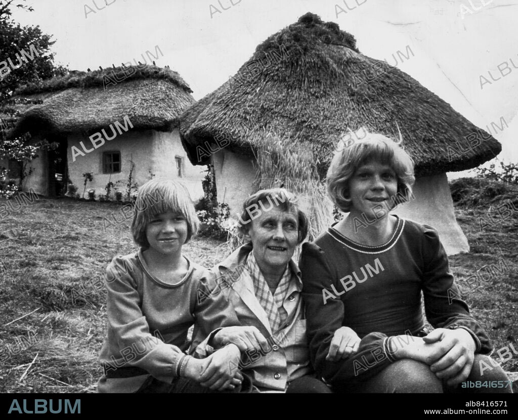 ARKIV -1976 . Inspelnigen av "Bröderna Lejonhjärta", med Staffan Götestam som Jonatan och Lars Söderdahl som Skorpan tillsammans med Astrid Lindgren. Foto: Ingvar Andersson Kod: 3 . COPYRIGHT SCANPIX SWEDEN.