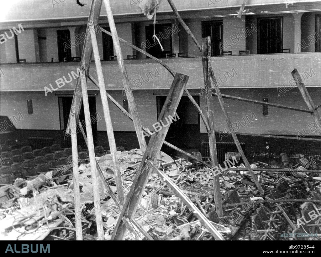 1937. Patio of Seats and Boxes of the Arguelles cinema, after the Bombing.