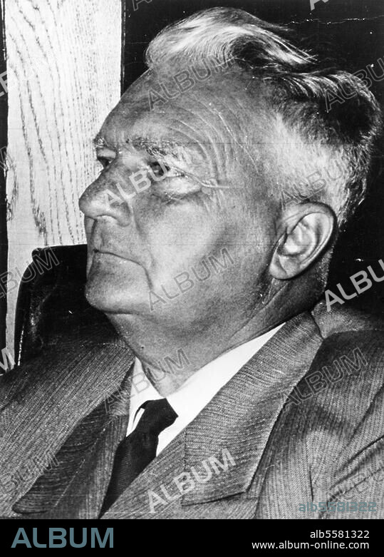 Brehm, Bruno Schriftsteller. 23.7.1892 (Laibach / Krain) - 5.6.1974. (Alt-Aussee). - Portrait-Foto, 1958.