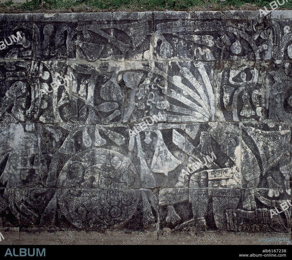 RELIEVE DE GUERREROS Y DIOSES MAYA.