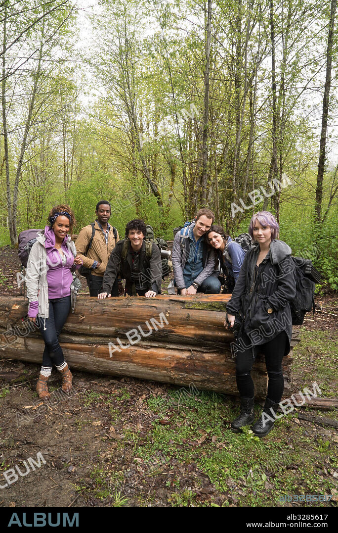 BRANDON SCOTT, CALLIE HERNANDEZ, CORBIN REID, JAMES ALLEN MCCUNE, VALORIE CURRY and WES ROBINSON in BLAIR WITCH, 2016, directed by ADAM WINGARD. Copyright LIONSGATE/ROOM 101/SNOOT ENT/VERTIGO ENT. / HELCERMANAS-BENGE, CHRIS.