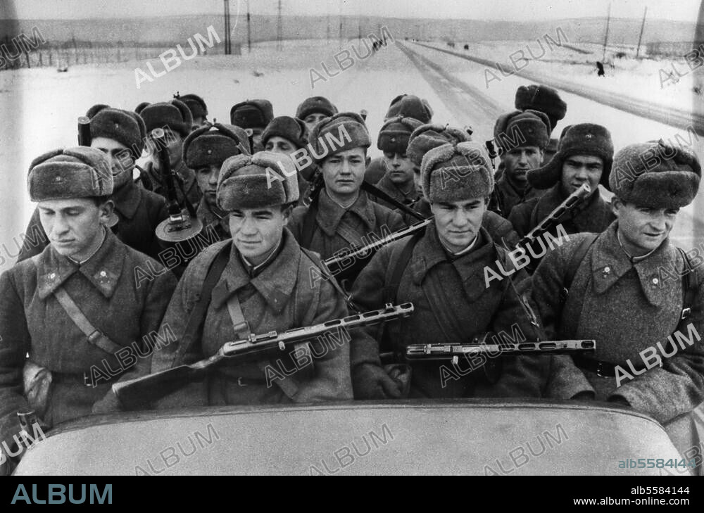 2. Weltkrieg / Sowjetunion 1941-45. Schlacht um Moskau: Vorrücken der Wehrmacht und sowjetische Gegenoffensive vom. 6. Dezember bis 7. März 1942. Reservisten auf dem Transport an die Front bei Moskau. Foto, Winter 1941/42.