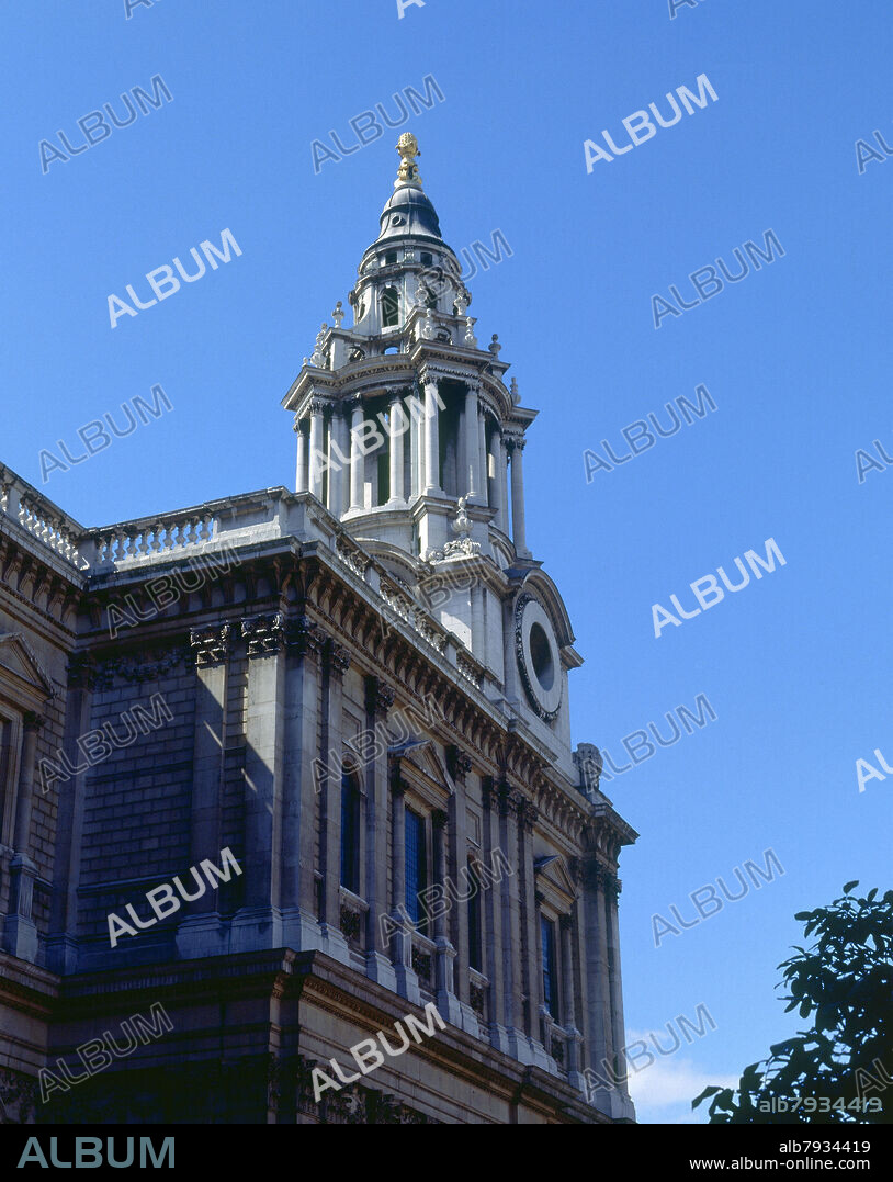 CHRISTOPHER WREN (1632/1723). TORRE DE LA CATEDRAL DE SAN PABLO CONSTRUIDA ENTRE 1676 Y 1710 - BARROCO INGLES.