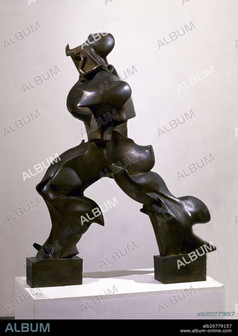 UMBERTO BOCCIONI (1882-1916). FORMA UNICA DE LA CONTINUIDAD EN EL ESPACIO - 1913 - BRONCE - FUTURISMO ITALIANO.