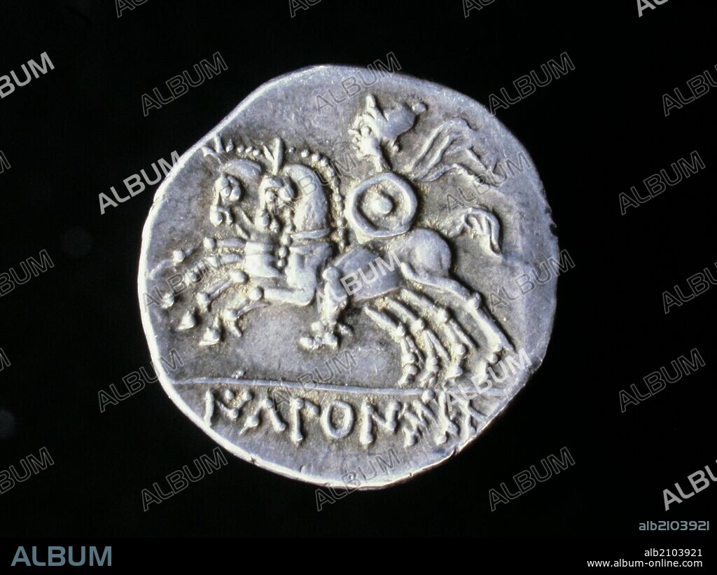NUMISMATICA. MONEDA IBERICA. DENARIO DE PLATA. REVERSO. JINETE CON RODELA Y DOS CABALLOS A LA IZQUIERDA. 100 A.C. (DEPOSITO: MUSEO ARQUEOLOGICO NACIONAL).
