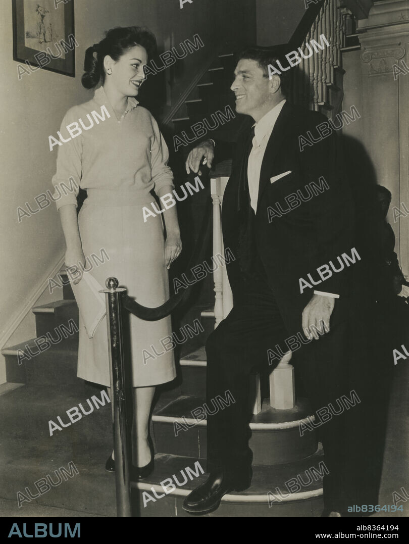 Joan Blackman (1938-), actriz de cine estadounidense, junto a Burt Lancaster (1913-1994), actor de cine estadounidense.