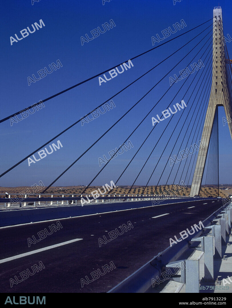 JOSE LUIS CANCIO MARTINS-ARQUITECTO PORTUGUES. PUENTE INTERNACIONAL DEL GUADIANA CONSTRUIDO EN 1991 SOBRE EL RIO GUADIANA - FOTO AÑOS 90.