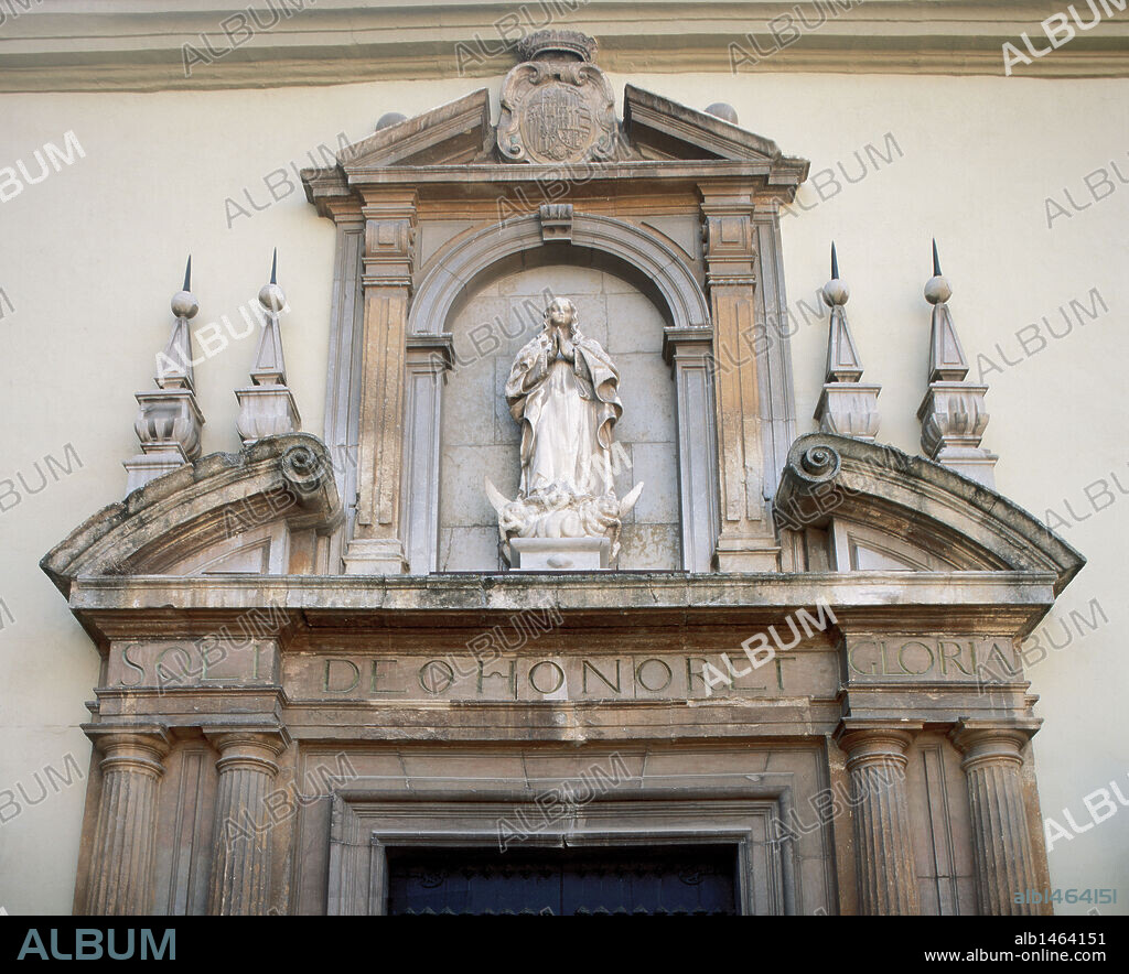 ARTE RENACIMIENTO. ESPAÑA. S. XV. MONASTERIO DE SAN JERONIMO. Edificio fundado por los Reyes Católicos en 1492. Las obras comenzaron en 1496 y fueron terminadas en 1547 bajo la dirección de Diego Siloé. Detalle de una de las portadas renacentistas del conjunto. GRANADA. Andalucía.
