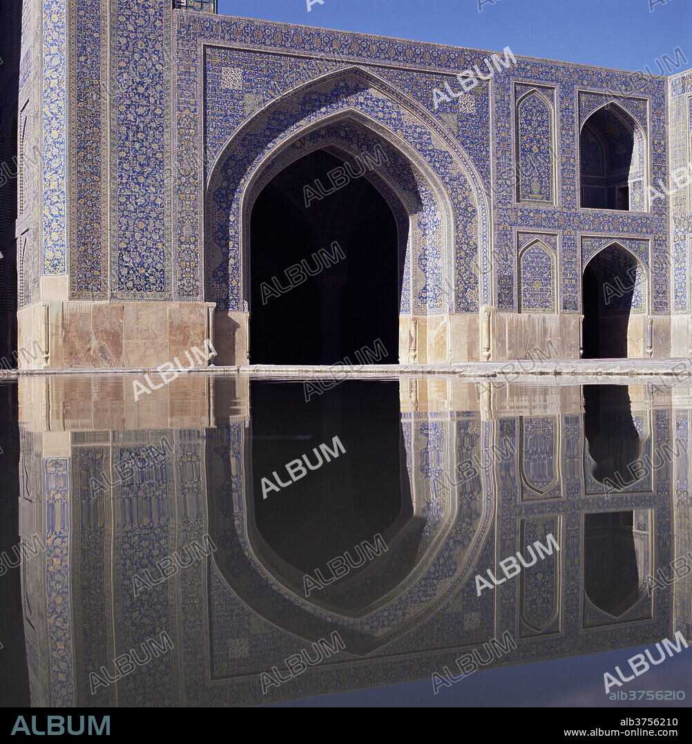 Masjid-e Imam (Shah Mosque), UNESCO World Heritage Site, Isfahan, Iran, Middle East.