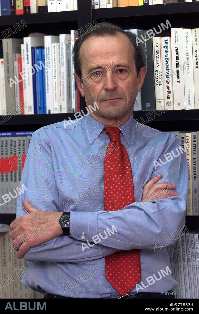 Madrid 2-15-02.-Darío Valcárcel, director of the "Politica Exterior" Magazine.-photo Ernesto Agudo.Archdc.