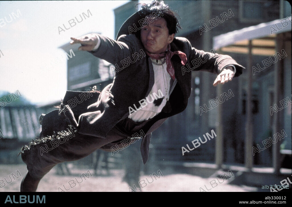 JACKIE CHAN en SHANGHAI KID: DEL ESTE AL OESTE, 2000 (SHANGHAI NOON), dirigida por TOM DEY. Copyright TOUCHSTONE PICTURES.