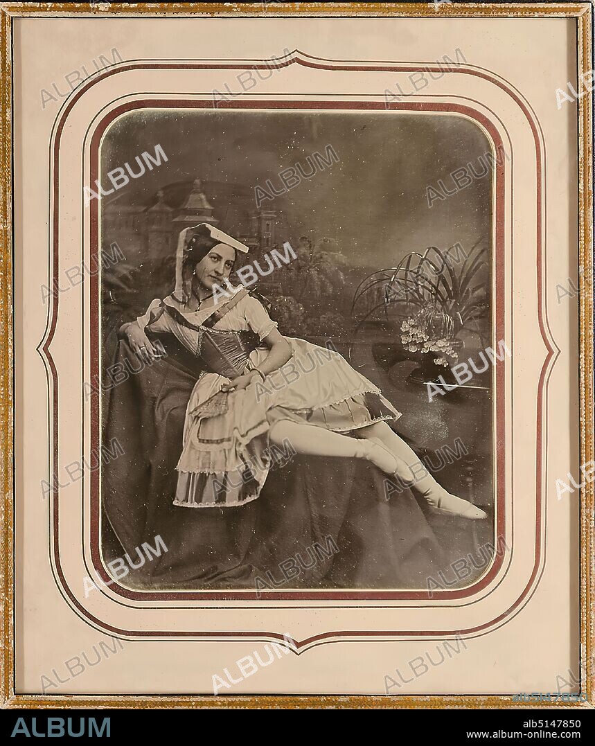Carl Ferdinand Stelzner, The Dancer Maria Taglioni the Elder (1804-1884), c. 1845, daguerreotype, picture size: height: 14.50 cm; width: 12.00 cm, portrait photography, woman, dancer, full-length portrait, ballet costume, lying figure, headgear, accessories, accessories of clothing.