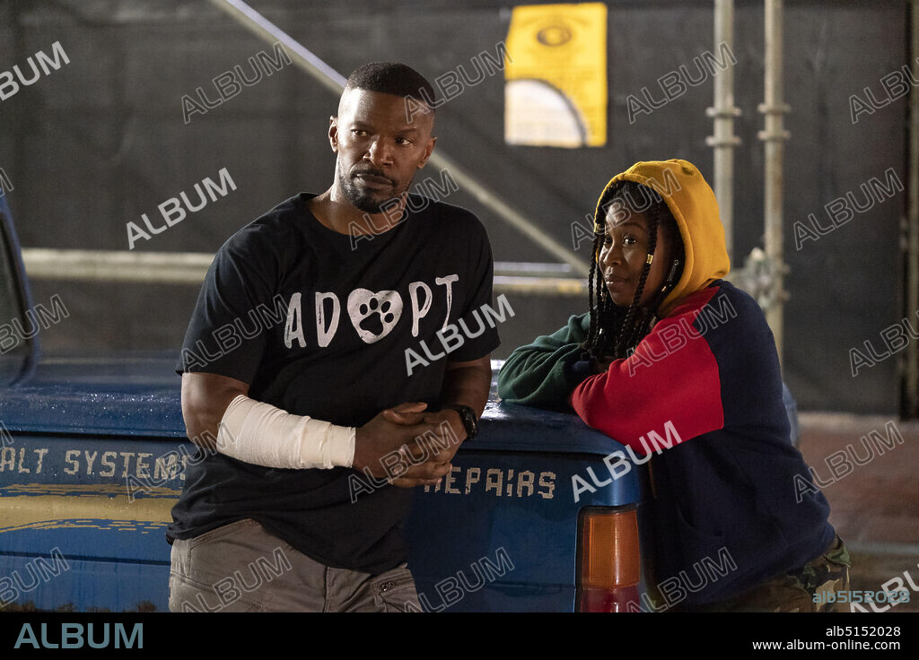 DOMINIQUE FISHBACK y JAMIE FOXX en PROYECTO POWER, 2020 (PROJECT POWER), dirigida por ARIEL SCHULMAN y HENRY JOOST. Copyright NETFLIX.