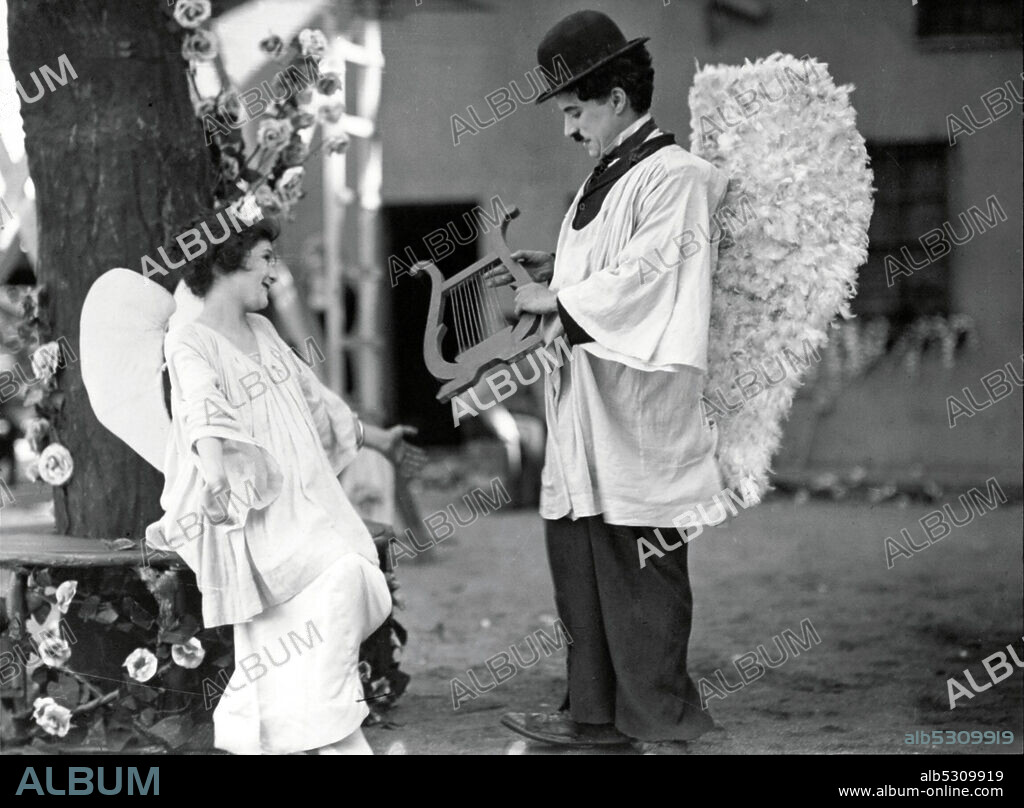 CHARLIE CHAPLIN und LITA GREY in THE KID, 1921, unter der Regie von CHARLES CHAPLIN. Copyright FIRST NATIONAL.