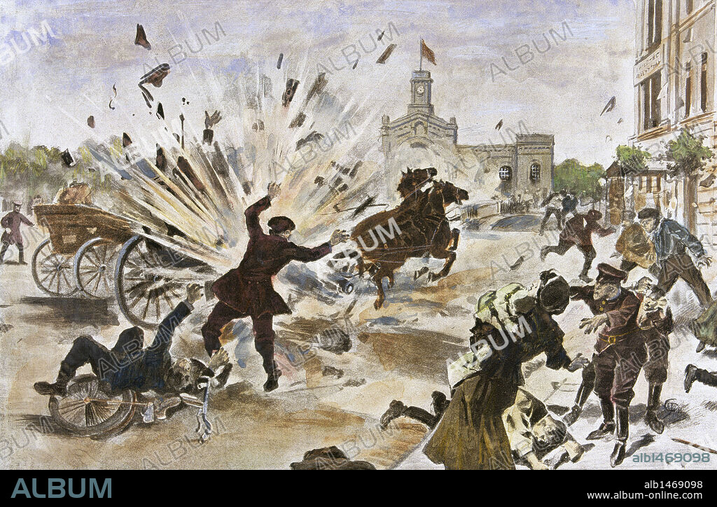 PLEHVE, Vyacheslav (Meshchovsk, 1846-San Petersburgo, 1904). Político ruso. Director de la Polícia (1881-1884) y Ministro del Interior ruso. Murió asesinado por una bomba lanzada por Egor SAZONOV por orden del jefe del Partido Revolucionario Socialista. "ASESINATO DEL MINISTRO DEL INTERIOR PLEHVE EN SAN PETERSBURGO (28 de julio de 1904) ". Grabado coloreado.