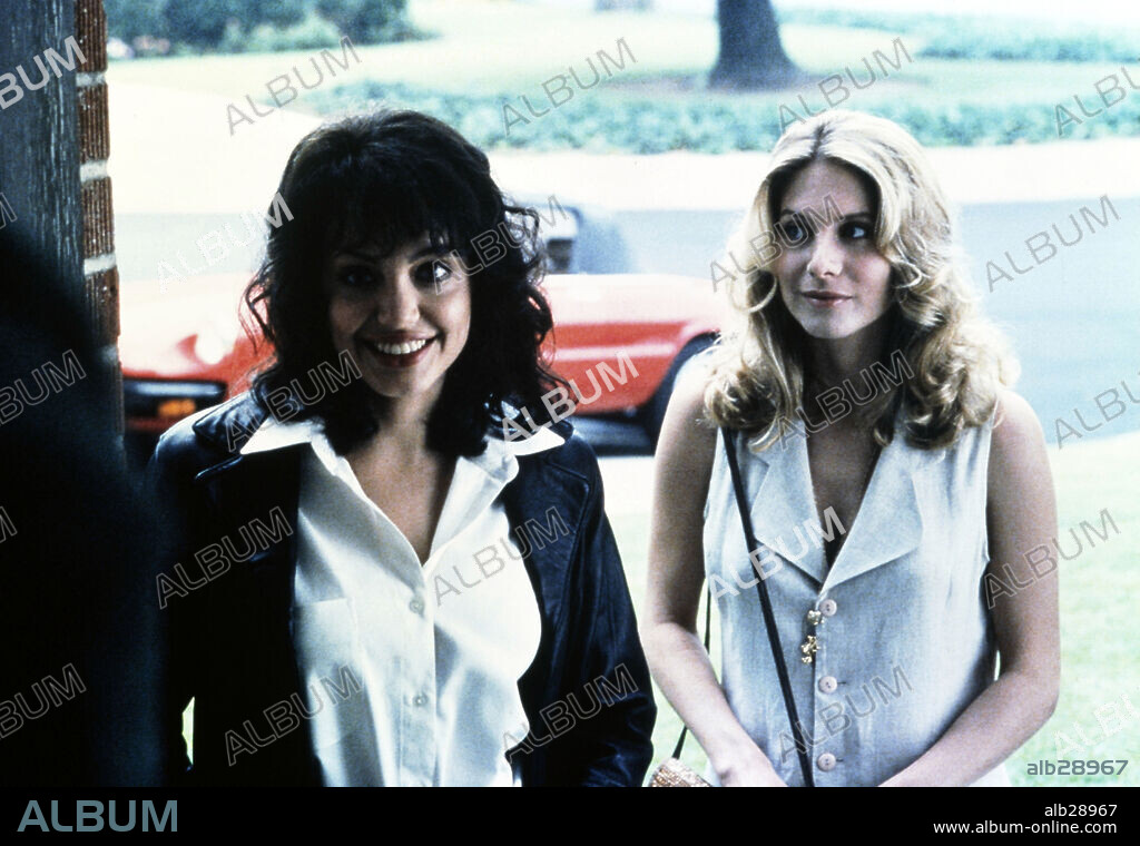 ANGELINA JOLIE et ELIZABETH MITCHELL dans GIA, 1998, réalisé par MICHAEL CRISTOFER. Copyright HBO / WATSON, LARRY.