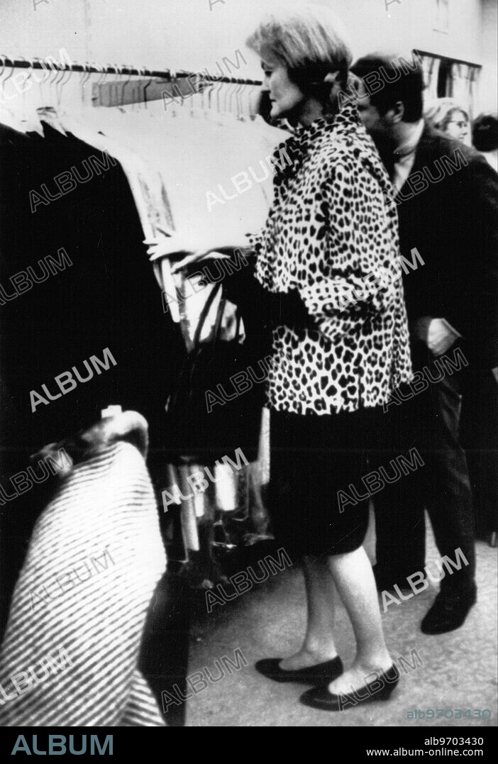 Doris Duke ( 1912 - 1993) was an American heiress, horticulturalist, art collector, and philanthropist. looking at the astest fashion in New York. 20 March 1965.