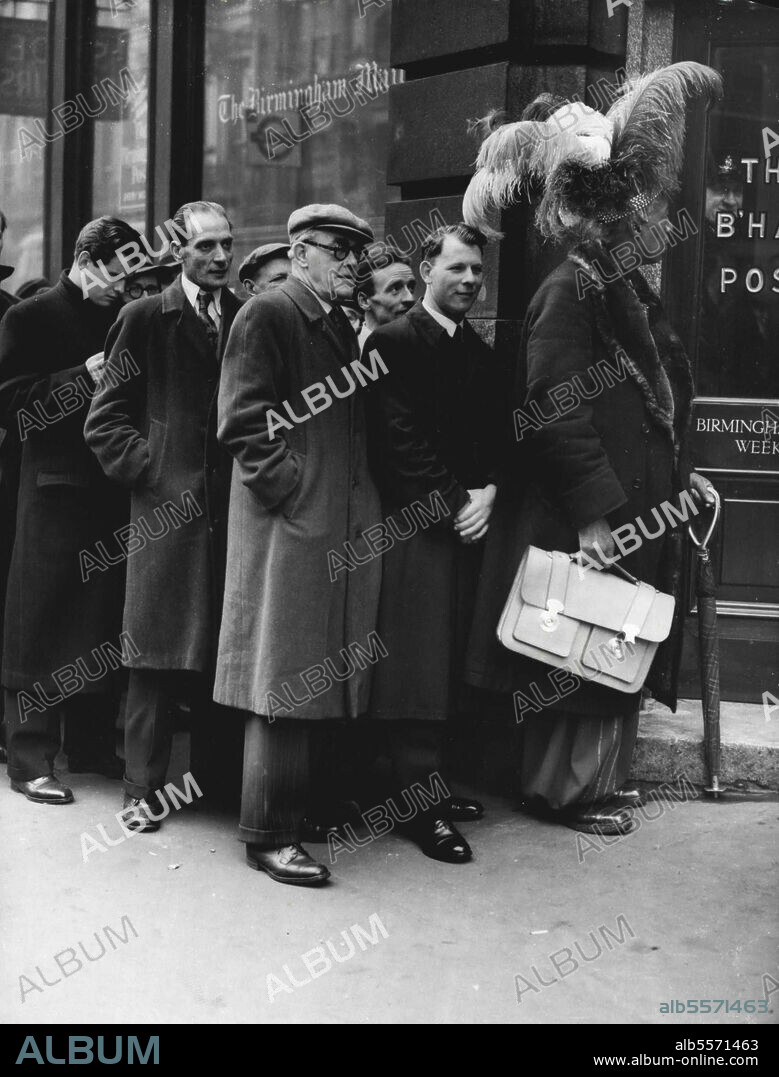 Gotta Horsl - But No Paper -- Prince Monolulu, whose 'I gotta horse' is the most famous cry on Britain's race courses, waits patiently - not for a racing tip but for a newspaper, at the head of the now-customary queue outside the London office of the 'Brimingham Post' in Fleet street to-day (Friday). To-day's queue was a repetition of daily scenes this week when Londoners, deprived by the current strike of the 'Nationals,' waited for copies of provincial newspapers. April 1, 1955. (Photo by Reuterphoto).