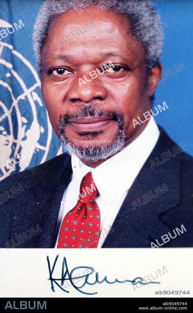 An autographed photograph of Kofi Annan. Kofi Atta Annan (1938-2018) a Ghanaian diplomat, Secretary-General of the United Nations, co-recipient of the 2001 Nobel Peace Prize.