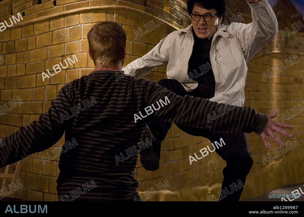 JACKIE CHAN en EL SUPER CANGURO, 2010 (THE SPY NEXT DOOR), dirigida por BRIAN LEVANT. Copyright LIONSGATE/RELATIVITY MEDIA/ROBERT SIMONDS PRODUCTIONS.