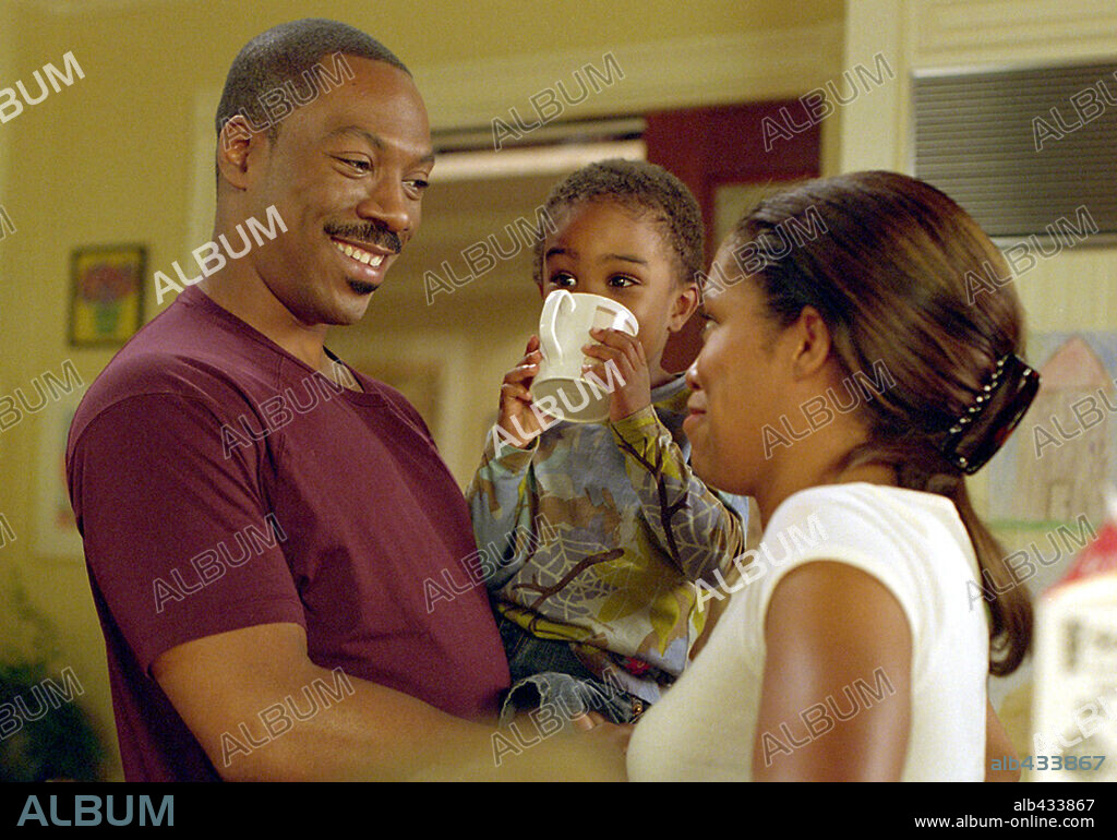 EDDIE MURPHY, KHAMANI GRIFFIN and REGINA KING in DADDY DAY CARE, 2003, directed by STEVE CARR. Copyright 20TH CENTURY FOX / McBROOM, BRUCE.