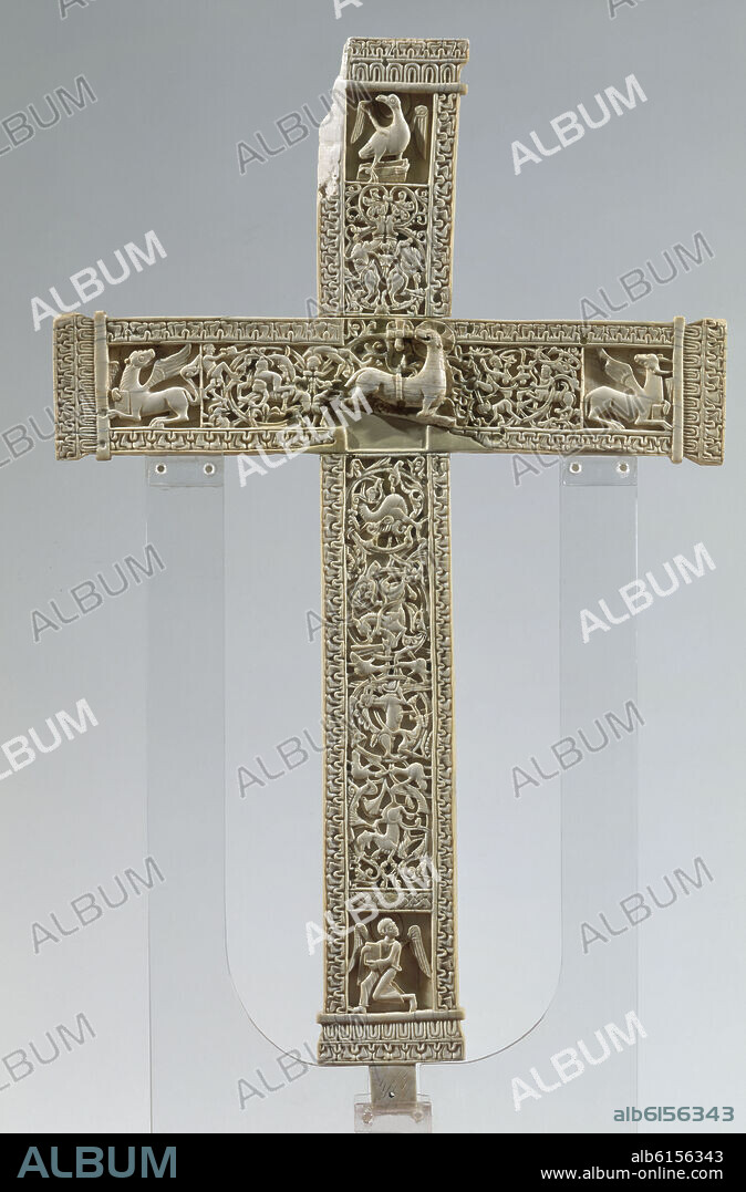 CRUCIFIJO DE MARFIL DE DON FERNANDO Y DOÑA SANCHA - SIGLO XI - REVERSO.